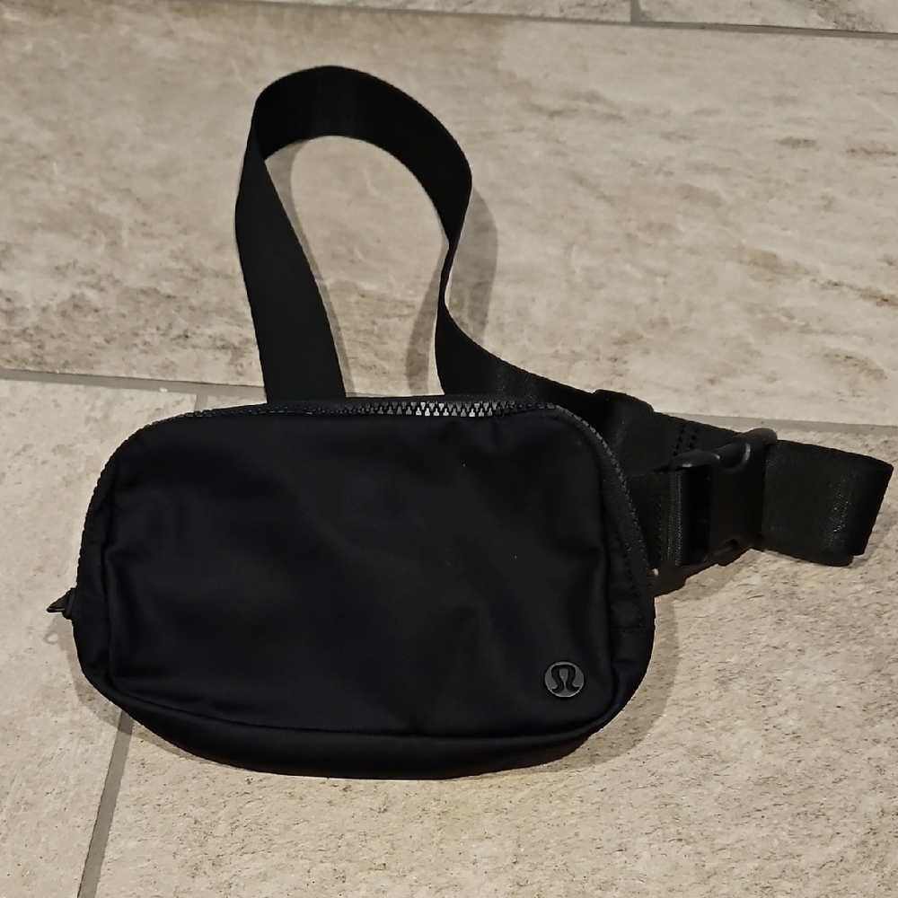 lululemon athletica Black Belt Bag